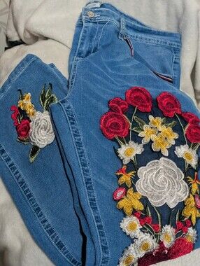 MissLook Blue Women’s Jeans with Embroidered Floral Accents. Size 2XL.